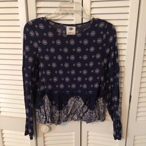 Blue & white long sleeves top/crop